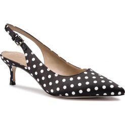 Sandały GUESS - Karil FL6KI2 FAP05 BLACK. Czarne klapki damskie Guess, z aplikacjami, ze skóry, bez obcasa, na obcasie. W wyprzedaży za 499,00 zł.