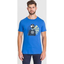 NIEBIESKI T-SHIRT ICE PLAY. Niebieskie t-shirty męskie xl, z nadrukiem, z bawełny, z okrągłym kołnierzem. Za 139,50 zł.