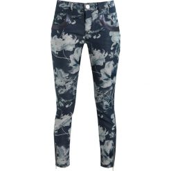 Mos Mosh GLAM FLOWER Spodnie materiałowe blue flower. Niebieskie spodnie damskie marki Mos Mosh, bez wzorów, z elastanu. W wyprzedaży za 421,85 zł.