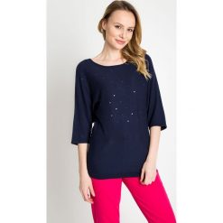 Granatowy sweter z nietoperzowymi rękawami QUIOSQUE. Niebieskie bez kategorii QUIOSQUE, uniwersalny, ze splotem, z okrągłym kołnierzem. W wyprzedaży za 49,99 zł.