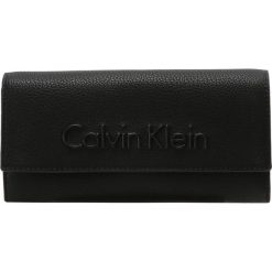 Portfele damskie: Calvin Klein EDGE LARGE TRIFOLD Portfel black