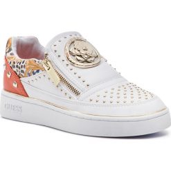 Sneakersy GUESS - FL5BE2 ELE12 WHICO. Białe półbuty damskie marki Guess, na co dzień, z aplikacjami, ze skóry ekologicznej, bez obcasa, na płaskiej podeszwie, bez zapięcia. Za 599,00 zł.
