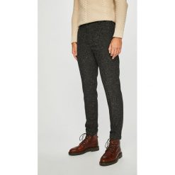 Scotch & Soda - Spodnie. Szare spodnie męskie Scotch & Soda, na co dzień, bez wzorów, z elastanu, casualowe. W wyprzedaży za 419,90 zł.