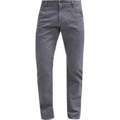 Chinosy męskie: DOCKERS ALPHA Spodnie materiałowe burma grey core