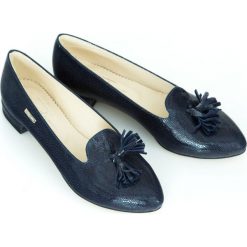 Balerinki z ostrym czubkiem - skóra naturalna - model 045 - kolor granatowy błyszczący. Niebieskie baleriny damskie Zapato, bez wzorów, z jeansu, klasyczne, bez obcasa, na obcasie. W wyprzedaży za 179,40 zł.
