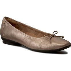 Półbuty CLARKS - Candra Light 261202194 Champagne. Żółte półbuty damskie Clarks, bez wzorów, ze skóry, eleganckie, bez obcasa, na obcasie, bez zapięcia. W wyprzedaży za 199,00 zł.