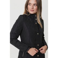 Czarna Kurtka Dunedin. Czarne kurtki damskie Born2be, s, bez wzorów, eleganckie, długie, bez kaptura. Za 149,99 zł.