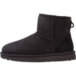 Buty zimowe damskie: UGG CLASSIC MINI II Botki black