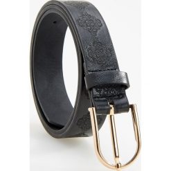 Wzorzysty pasek - Czarny. Czarne paski damskie Reserved, w paski. Za 29,99 zł.
