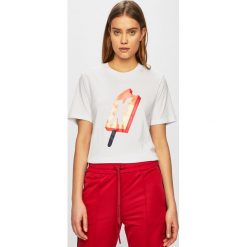 Armani Exchange - Top. Białe bluzki damskie marki Armani Exchange, s, z nadrukiem, z bawełny, z okrągłym kołnierzem. Za 229,90 zł.