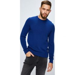 Calvin Klein Jeans - Sweter. Niebieskie swetry klasyczne męskie Calvin Klein Jeans, l, z bawełny, z okrągłym kołnierzem. Za 399,90 zł.