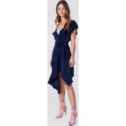 NA-KD Party Asymetryczna sukienka kopertowa z falbaną - Blue. Niebieskie sukienki asymetryczne NA-KD Party, na imprezę, z poliesteru, z asymetrycznym kołnierzem. Za 80,95 zł.
