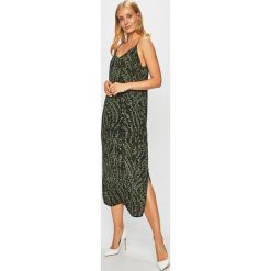 Vero Moda - Sukienka. Niebieskie sukienki damskie Vero Moda, na co dzień, s, bez wzorów, z poliesteru, bez kołnierzyka, bez rękawów, proste. W wyprzedaży za 99,90 zł.