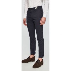 Tommy Hilfiger - Spodnie. Niebieskie spodnie męskie TOMMY HILFIGER, na co dzień, bez wzorów, z elastanu, casualowe. W wyprzedaży za 339,90 zł.