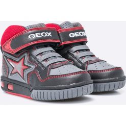 Geox - Buty dziecięce. Czarne trampki chłopięce Geox, bez wzorów, ze skóry, sportowe, z okrągłym noskiem, bez zapięcia. W wyprzedaży za 279,90 zł.
