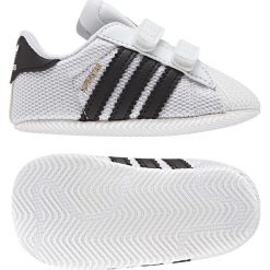 NIEMOWLĘCE BUTY ADIDAS SUPERSTAR (17). Buciki niemowlęce Adidas, z gumy, z paskami. W wyprzedaży za 119,00 zł.