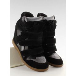 Sneakersy czarne zamszowe ERYN. Czarne koturny damskie FunKee.pl, bez obcasa, na koturnie, z paskami. Za 135,99 zł.