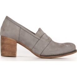Nubukowe półbuty na 6 cm słupku - skóra naturalna - model 250 - kolor grafitowy. Szare półbuty damskie Zapato, bez wzorów, ze skóry, bez obcasa, na słupku, bez zapięcia. Za 319,00 zł.