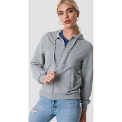 NA-KD Basic Bluza basic z kapturem - Grey. Szare bluzy damskie marki NA-KD Basic, bez wzorów, z bawełny, bez rękawów, z kapturem. Za 100,95 zł.