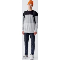 Bluza z dzianiny dresowej frotte z panelami. Czarne bluzy dresowe męskie marki Pull&Bear, m. Za 79,90 zł.