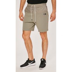 Nike Sportswear - Szorty. Szare spodenki i szorty męskie marki Nike Sportswear, z bawełny, sportowe. W wyprzedaży za 139,90 zł.