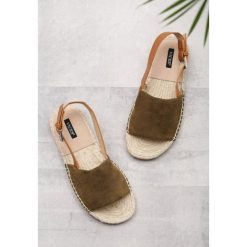 Zielone Sandały Womanliness. Zielone espadryle damskie Born2be, w paski, bez obcasa, na płaskiej podeszwie. Za 69,99 zł.