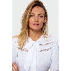 Biała elegancka bluzka. Białe bluzki damskie Greenpoint, bez wzorów, z poliesteru, eleganckie, bez kołnierzyka, bez rękawów. Za 99,99 zł.