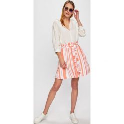 Vero Moda - Spódnica. Pomarańczowe spódniczki damskie Vero Moda, na co dzień, s, bez wzorów, z bawełny, casualowe, mini, rozkloszowane. W wyprzedaży za 59,90 zł.