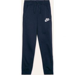 Nike Kids - Spodnie dziecięce 122-170 cm. Niebieskie dresy chłopięce Nike Kids, bez wzorów, z bawełny. Za 119,90 zł.