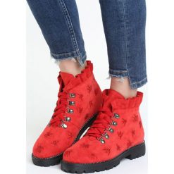 Czerwone Botki Vintage Ellese. Czerwone botki damskie Born2be, vintage, bez obcasa, na obcasie, bez zapięcia. Za 99,99 zł.