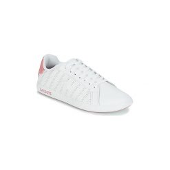 Buty Lacoste GRADUATE 318 1. Białe trampki i tenisówki damskie marki Lacoste, bez wzorów, bez zapięcia. Za 351,20 zł.