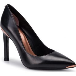 Szpilki TED BAKER - Melni 9-18733 Black. Czarne półbuty damskie Ted Baker, bez wzorów, ze skóry, bez obcasa, na obcasie, bez zapięcia. Za 719,00 zł.
