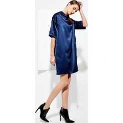 Sukienka oversize z kołnierzem. Sukienki damskie Moodo, xl, bez wzorów, bez kołnierzyka, bez rękawów, oversize. Za 9,99 zł.