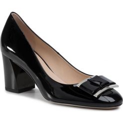 Półbuty HÖGL - 9-105084 Schwarz 0100. Czarne półbuty damskie HÖGL, z aplikacjami, ze skóry, eleganckie, bez obcasa, na obcasie, bez zapięcia. Za 569,00 zł.