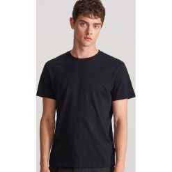 Gładki T-shirt - Czarny. Czarne t-shirty męskie Reserved, s, bez wzorów, bez kołnierzyka. Za 24,99 zł.