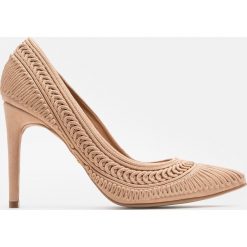 Beżowe czółenka damskie. Brązowe czółenka peep toe marki Kazar, ze skóry, na wysokim obcasie, na obcasie. Za 499,00 zł.