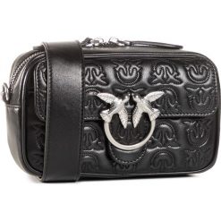 Torebka PINKO - Love Baby Square Monogram Fl AI 20-21 PLTT 1P21X5 Y6NX Black Z99. Czarne listonoszki damskie Pinko, bez wzorów, ze skóry, bez dodatków. Za 1399,00 zł.