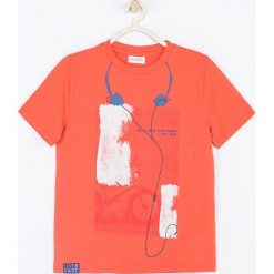Coccodrillo - T-shirt dziecięcy 128-158 cm. Czerwone t-shirty chłopięce COCCODRILLO, z nadrukiem, z elastanu, bez rękawów. W wyprzedaży za 24,90 zł.