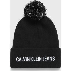 Calvin Klein Jeans - Czapka. Czarne czapki damskie Calvin Klein Jeans, na zimę, bez wzorów, z wiskozy. Za 169,90 zł.