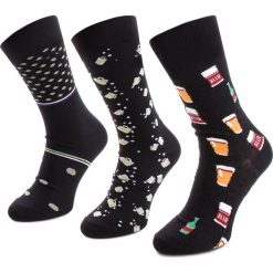 Zestaw 3 par wysokich skarpet męskich DOTS SOCKS - DTS-ZX-002-X-0000 Czarny Kolorowy. Czarne skarpetki męskie w kolorowe wzory, z elastanu. Za 39,90 zł.