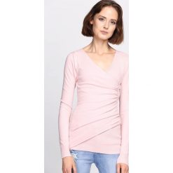 Jasnoróżowy Sweter Deep Feelings. Szare swetry klasyczne damskie Born2be, l, z dzianiny. Za 59,99 zł.