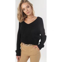 Czarny Sweter Teledice. Czarne swetry damskie Born2be, s, bez wzorów, bez rękawów, bez kaptura. Za 129,99 zł.