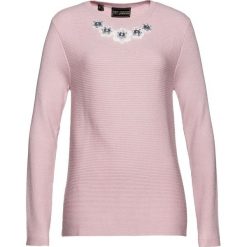 Sweter z dekoracyjnymi kamieniami bonprix matowy jasnoróżowy. Różowe swetry damskie marki bonprix, bez wzorów, z wiskozy, bez rękawów, bez kaptura. Za 59,99 zł.