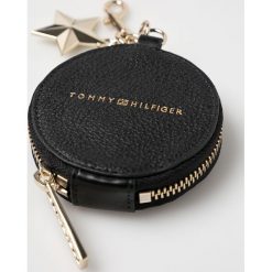 Tommy Hilfiger - Etui na klucze. Szare etui damskie marki TOMMY HILFIGER, z poliesteru. Za 229,90 zł.