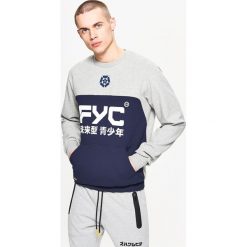 Bluza z nadrukiem - Jasny szary. Szare bluzy męskie rozpinane marki Reserved, l, z nadrukiem. W wyprzedaży za 29,99 zł.