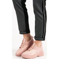 RÓŻowe sneakersy na platformie. Różowe sneakersy damskie SMALL SWAN, ze skóry ekologicznej. Za 89,90 zł.