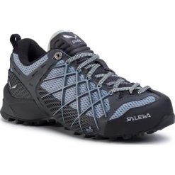 Trekkingi SALEWA - Ws Wildfire 63486-0734 Magnet/Blue Fog 0734. Szare półbuty damskie Salewa, bez wzorów, z tworzywa sztucznego, klasyczne, bez obcasa, bez zapięcia. W wyprzedaży za 519,00 zł.