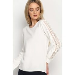 Biała Bluzka Lace Strap. Białe bluzki koronkowe Born2be, s, z dekoltem na plecach, z długim rękawem. Za 59,99 zł.
