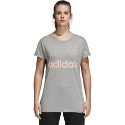 DAMSKA KOSZULKA ADIDAS ESSENTIALS LOOSE (M). Koszulki damskie Adidas, m, bez wzorów, z bawełny, bez kołnierzyka. W wyprzedaży za 79,99 zł.