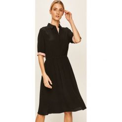 Calvin Klein - Sukienka. Czerwone sukienki damskie Calvin Klein, na co dzień, bez wzorów, z poliesteru, casualowe, bez kołnierzyka, z krótkim rękawem, krótkie, mini, rozkloszowane. Za 699,90 zł.